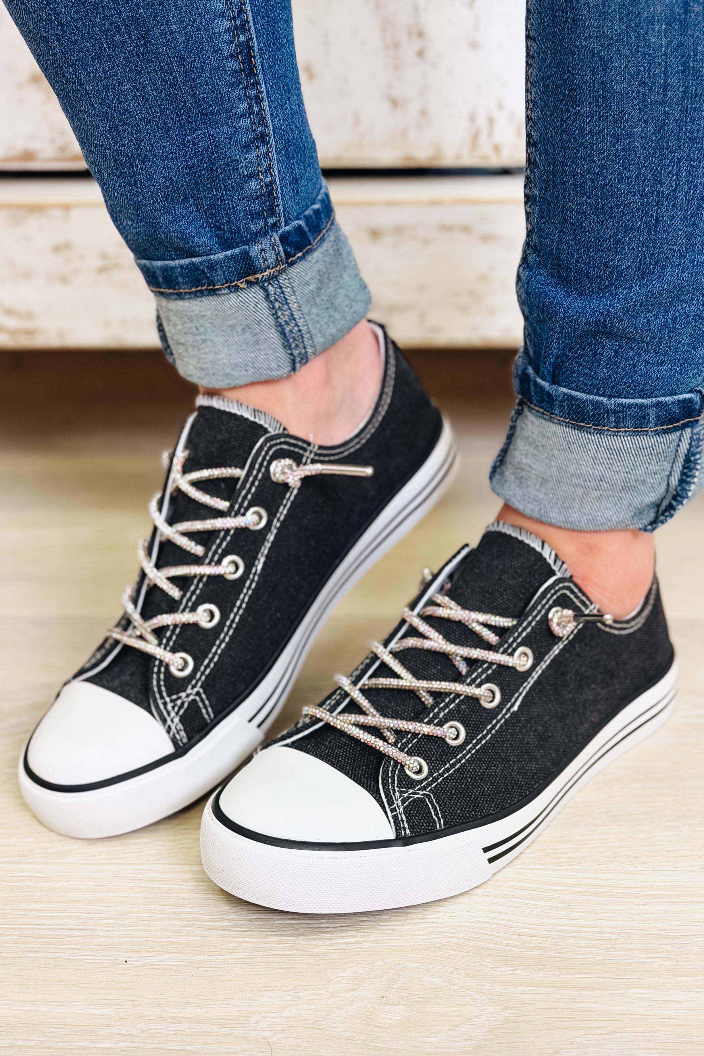 Loca Retro Low Top Sneakers - Black - Image 2